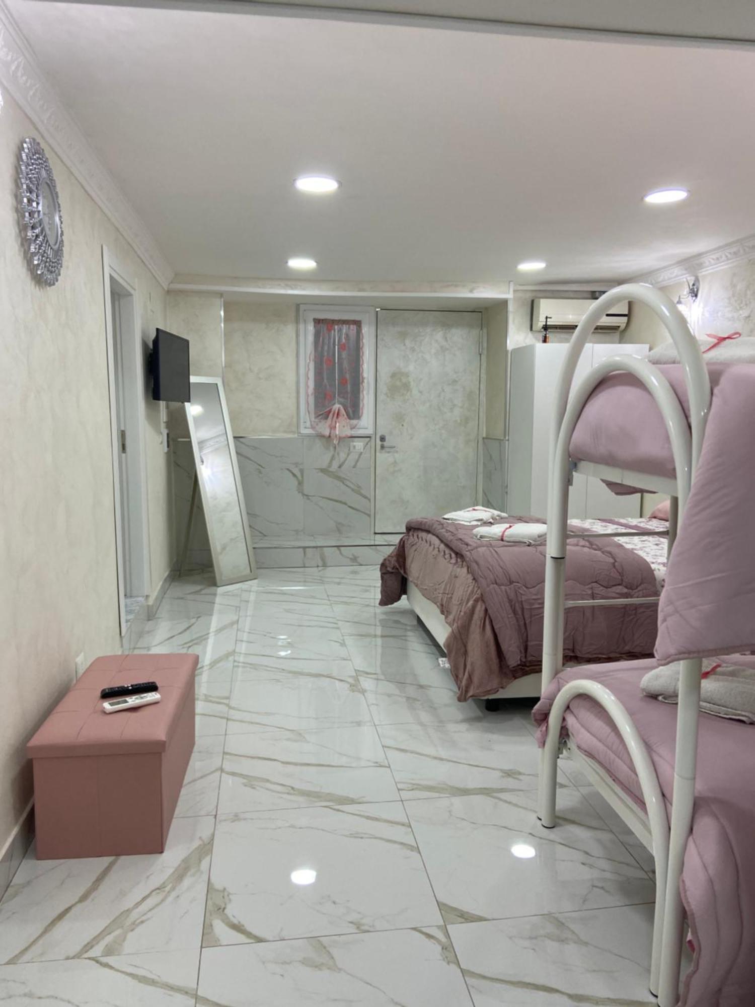 Blessing House Apartment เนเปิลส์ ภายนอก รูปภาพ