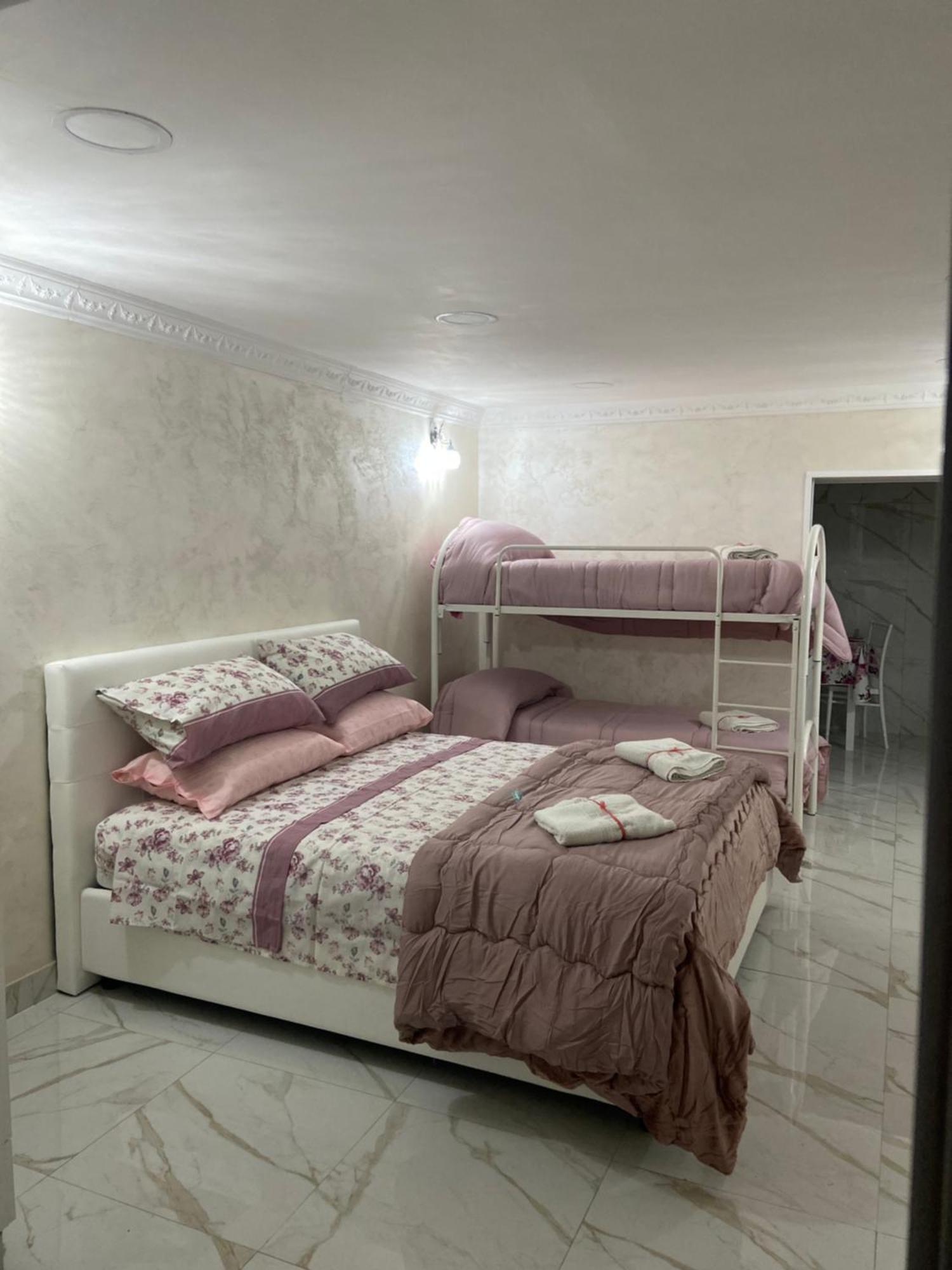 Blessing House Apartment เนเปิลส์ ภายนอก รูปภาพ