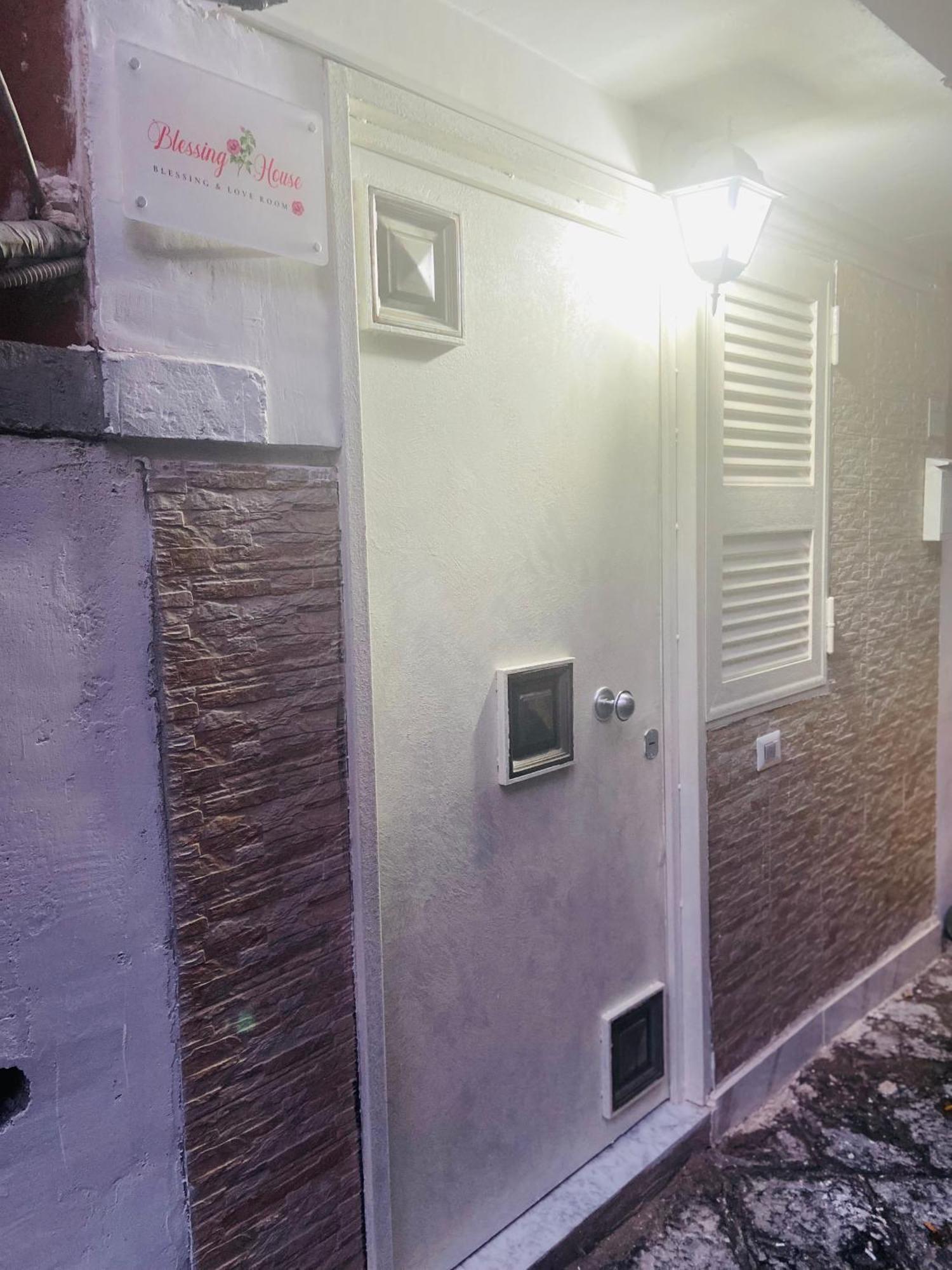 Blessing House Apartment เนเปิลส์ ภายนอก รูปภาพ